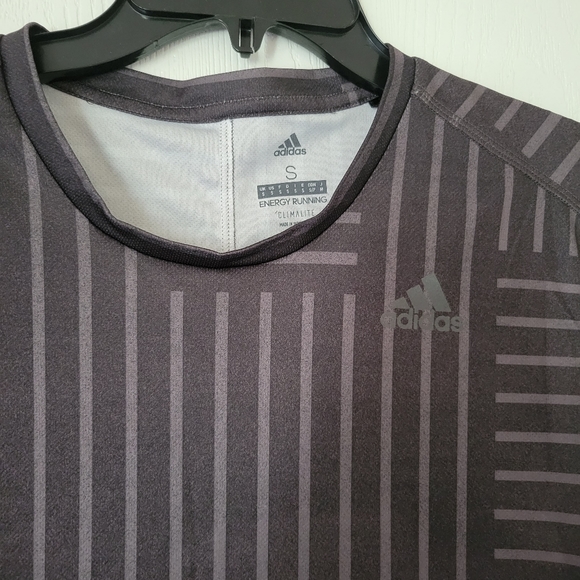 🟣 Adidas black & grey striped tee shirt - Picture 2 of 4